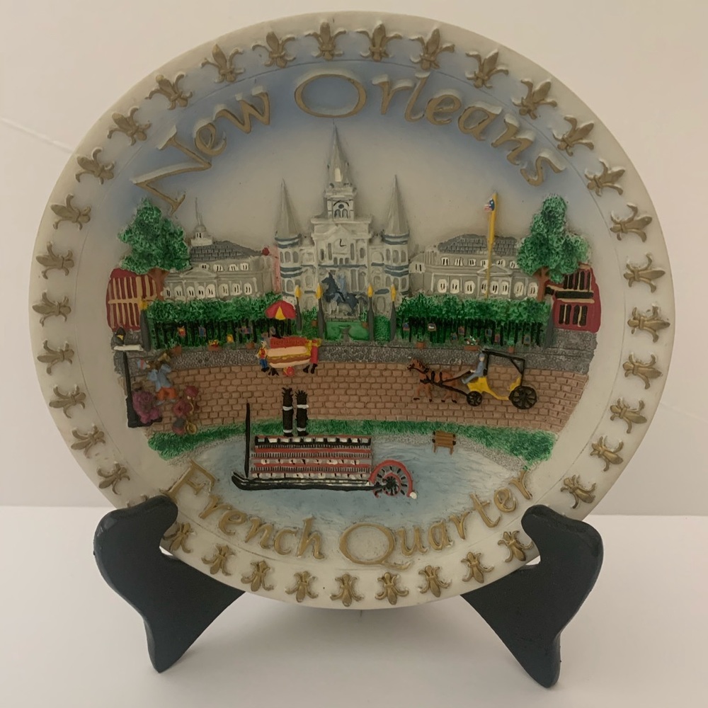 New Orleans French Quarter Decorative plate. NWT